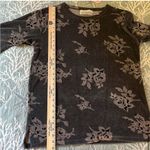 Soft Gray Floral Long Sleeve Top by Dress Barn Size M Photo 1