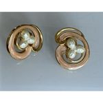 Avon Island Shell With 3 F.W. Rice Pearls Pierced Earrings Photoshoot Photo 2