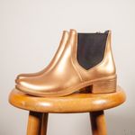 Bernardo NWT Gold Chelsea Rain Boots Photo 0