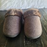 Isotoner  Slippers Women's Size 8.5 Photo 1