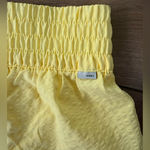 Vuori NWT  Villa shorts textured yellow size small Photo 4