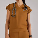 FIGS Mira FORMx V-Neck Scrub Top in Alder, Size Large Photo 0