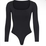 SKIMS NEW  ESSENTIAL LONG SLEEVE SCOOP NECK BODYSUIT IN ONYX SIZE L/XL Photo 3