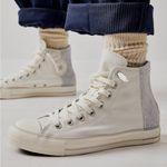 Converse Chuck Taylor All Star
Cozy Utility sneakers in egret gravel Size 6/8 Photo 2