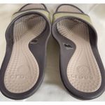 Crocs  Sately Sandal Womens Sz 9 High Wedge Heel Slip On Slide Espresso Green Tan Photo 6