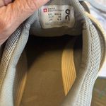 on cloud Size 8.5 Gray/Cream Helion Cloud Tec Speedboard Running Shoes Photo 7