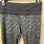 Lululemon  Run Inspire Crop II Leggings in Heathered Net Pop Black Size 4 Photo 2