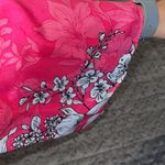 Nine West V-neck blouse 3/4 slv pink tulip black white floral magnolia springs Photo 8