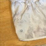 Lululemon Athletica tracker Light Gray marbled Athletic Shorts size 6 Photo 2