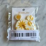 NWT Geometric starburst dangle earrings abstract off white and mustard yellow Photo 3