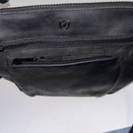 COCHOA BRAND BLACK LEATHER CROSSBODY 3 ZIP POCKETS OUTSIDE OF BAG PRELOVED Photo 4
