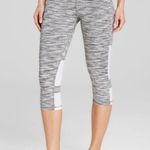 Alo Yoga Leggings M Oasis Capri in White Space Dye /White Athletic Athleisure Photo 4