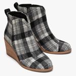 Toms NEW  CLARE BOOTS Flannel Plaid Ankle Booties Black Gray Sz 8.5 Photo 0