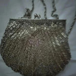 Apt. 9  BEADED LIGHT GOLD SILVER CHAIN PURSE KISS CLASP VERY GOOD CLEAN CONDITION Photo 2