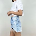 Topshop LIGHT WASH SHARK BITE SHORTS Photo 2
