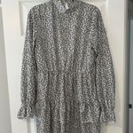 Pretty Little Thing  White Ditsy Leaf Print High Neck Tiered Shift Dress Photo 4