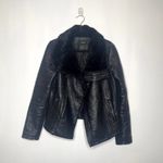 Members Only  Vegan Leather Coat Faux Fur Collar Black Size M Excellent! Photo 2