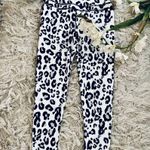 Boutique NEW Leopard Leggings Photo 0