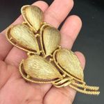 Trifari Vintage Crown Brushed Gold Tone Petal Leaf Leaves Pin Brooch 27.9g. Photo 5