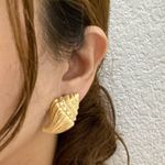 Vintage KJL Avon Gilded Seashell Gold Earrings Photo 1