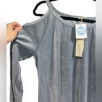 Mystree NWT  Cold Shoulder Velvet Top M‎ Photo 7