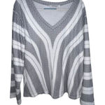 MissLook Gray & White Striped V Photo 0