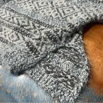 Abercrombie & Fitch V-Neck patterned fuzzy metallic knit sweater size XS Photo 3