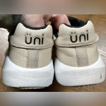 Üni Women’s Size 7 Perform Low Tan (Sand) Shoes Photo 2