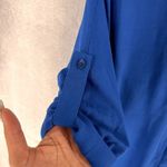 BCBGMAXAZRIA  Womens Tops Size XS Blue Crepe‎ Roll-Tab Sleeve Tunic Button Front Photo 4