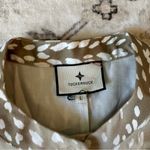 Tuckernuck Tan and White Patterned Blouse Size L Photo 4
