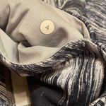 Lululemon  22” Leggings in Pristine condition! Size 4 Photo 1