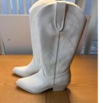 Soda White Western Cowboy Boots Embroidered Design Block Heel Size 5 Photo 0