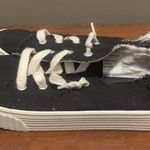 Madden Girl Steve Madden Women's Black Canvas Sneakers Shoes Size 7 EUC Photo 3