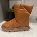 Tory Burch New! Sleeping Bag Quilted LeatherPull-On Boot in Toasted Acorn
Sz 9 Photo 2