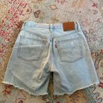 Levi's 501 Mid Thigh Denim Shorts Size 25 Distressed Light Wash Raw Hem Loose Photo 1