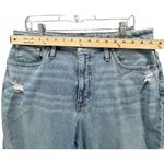 Madewell  Curvy Mom Jeans Womens 32 Light Wash Blue Distressed High Rise Stretch Photo 4