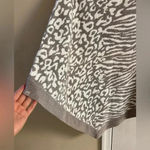 Barefoot Dreams  cozy chic ultra lite ocean breeze poncho dove grey One‎ size NWT Photo 2