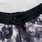Lululemon  Hotty Hot Shorts 2.5”, Sz 2 Black Floral Photo 3