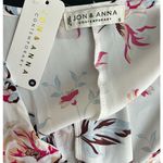 Jon & anna NWT Contemporary Women's V Neck Floral White Crop Top Sz Small Summer Photo 2