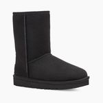 UGG Classic Short Boots Photo 1