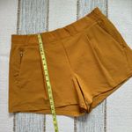 Athleta  Textured Brooklyn Tuscan Gold Pull-On High Rise Shorts Women’s Size 14 Photo 4