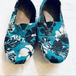 Toms Teal Blue Hawaiian Floral Slip On Flat Comfort Sneakers Size 6.5 Photo 1