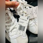 Adidas  VL COURT BASE SHOES NWT SIZE 9 women’s Photo 1