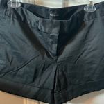 EXPRESS Women's Black Shorts Photo 0