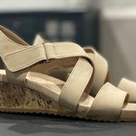 Life Stride  Womens Sincere Wedge Sandals Bone/Tan 7 Photo 4