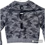 Gymshark  women’s size small Adapt Crop Top Camo Seamless Long Sleeve Black Gray Photo 2