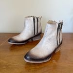 Circle G  • White & Black Zipper Fashion Booties western painted distressed Photo 9