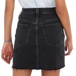 Madewell Stretch Denim Raw Hem Straight Mini Skirt in Ashcraft Wash Size 33 | 16 Photo 5
