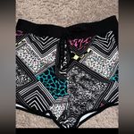 No Boundaries  | active shorts Photo 1