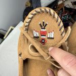 Minnetonka Thunderbird Animikii Suede Beaded Hardsole Moccasin Size 8 Womens Photo 3